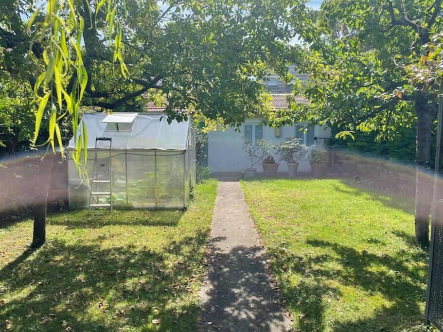 Maisonnette Dans Jardin Partage Bois-Colombes エクステリア 写真