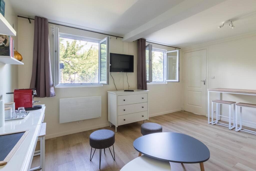 Maisonnette Dans Jardin Partage Bois-Colombes エクステリア 写真